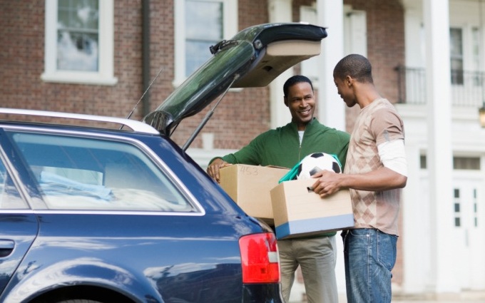 5 Tips for College Move-in Day parents and kids moving into college dorms
