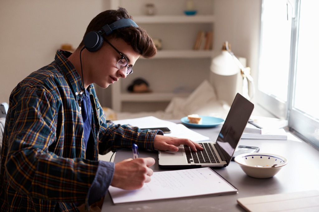 6 Things Required to Get Into a Top Private School Is your college-bound student considering private day school? Many parents believe that a private school gives students the upper hand when it comes to college admissions and is more conducive to individual learning. Whatever your reason for making that choice, what do you need to know? What does