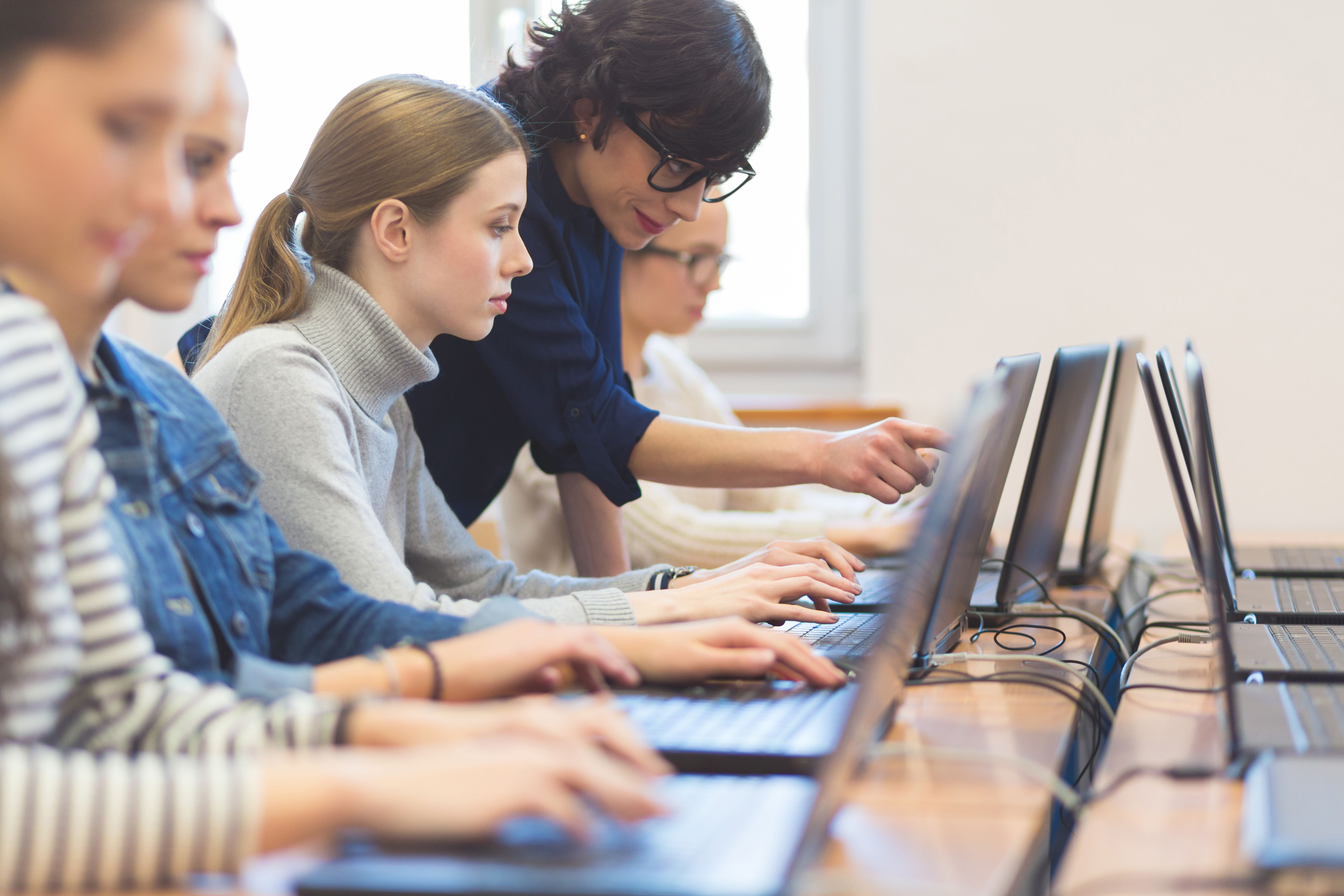 Encouraging Teen Girls in Computer Science encouraging girls in STEM